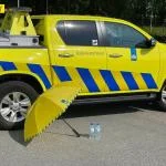 A Rijkswaterstaat recovery vehicle on standby to help stranded motorists on a hot day