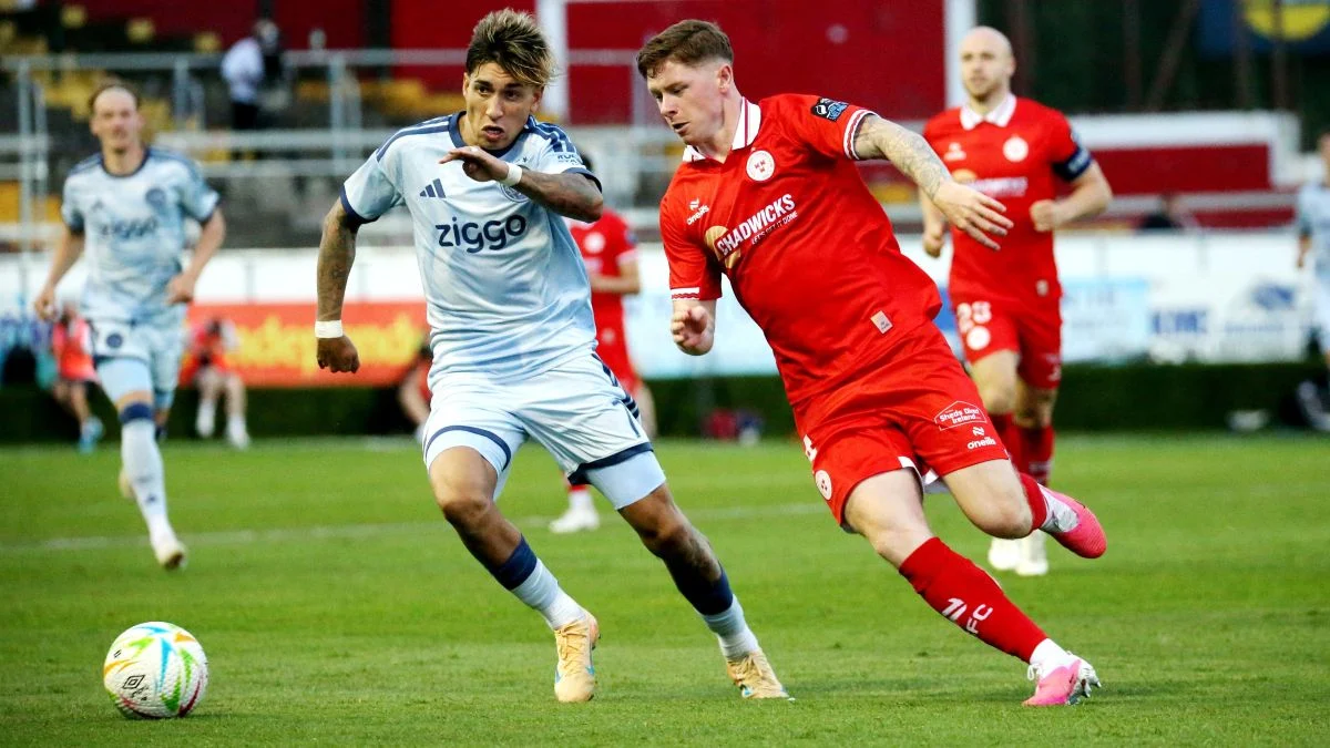 Ajax en Twente bereiken Conference League-play-offs na gelijkspel
