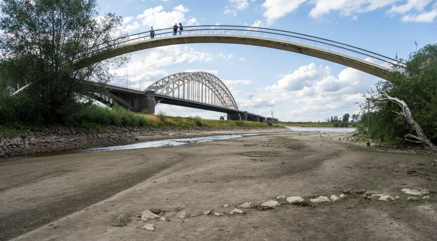Daling waterpeil legt eeuwenoude schatten bloot in Nederlandse rivieren