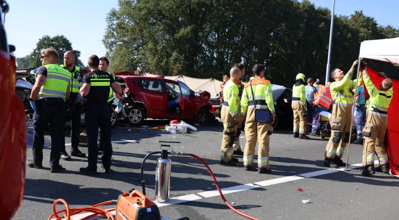 Dodelijk ongeluk op A59: autoriteiten en boerenorganisaties roepen op tot verbod op tractoren op snelwegen