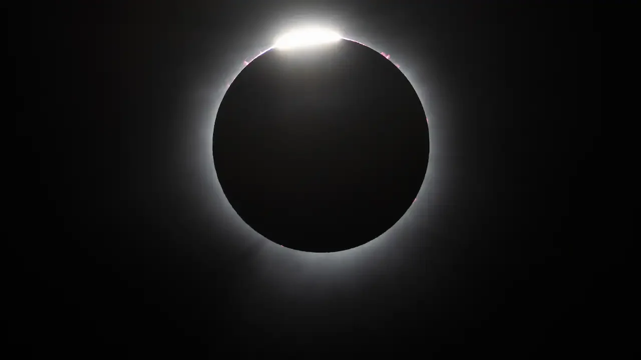 Grootste zonsverduistering sinds 1999: alles wat je moet weten voor vanavond