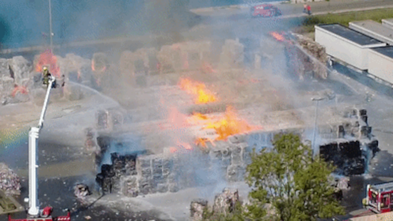 Grote brand bij papierverwerkingsbedrijf in Zutphen