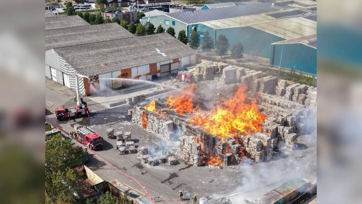 Grote brand treft Van Gelder Papier Groep in Zutphen