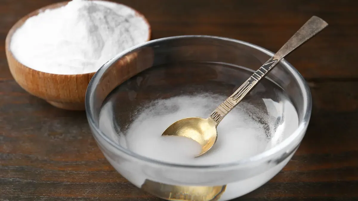 Mezclar bicarbonato de sodio con soda: para qué sirve, por qué recomiendan hacerlo y qué beneficios tiene
