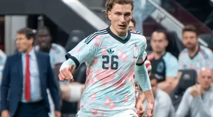Mika Godts tijdens de wedstrijd USMNT tegen België op 28 maart 2026 in het Mercedes-Benz Stadium in Atlanta.