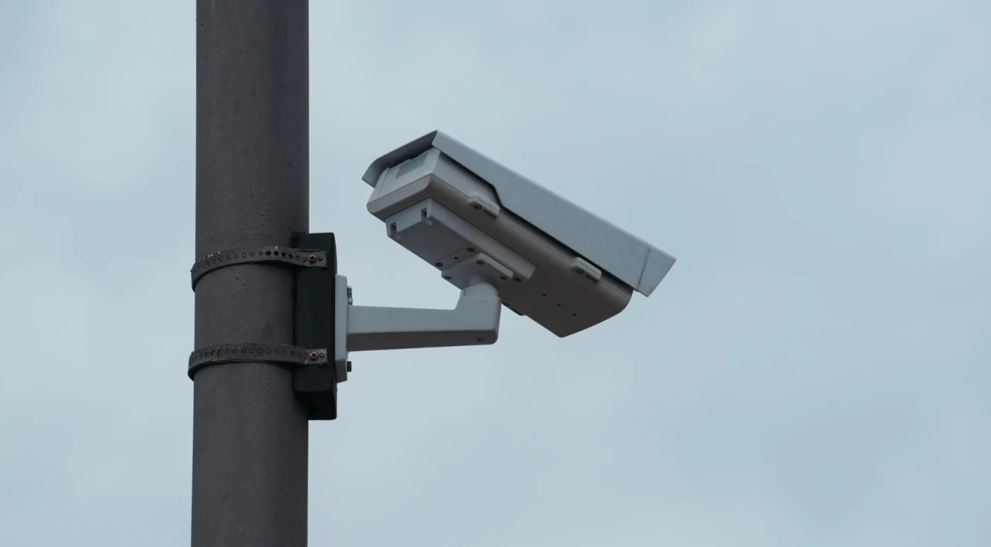 Rechters vernietigen verkeersboetes: geen officieel bewijs voor toestemming camera’s
