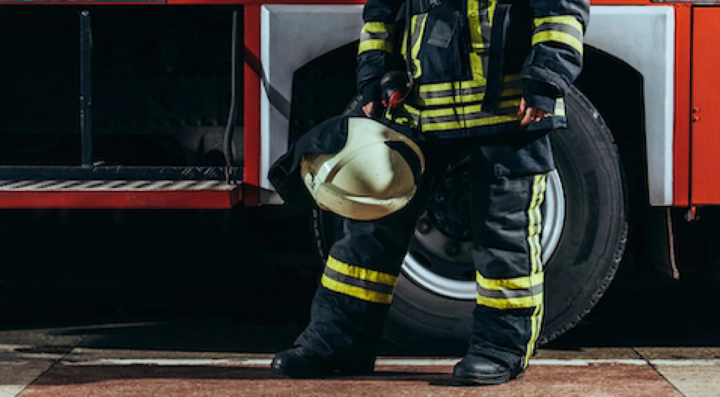 Uitslaande brand in Oosterhout: Twee gewonden en flatgebouw ontruimd